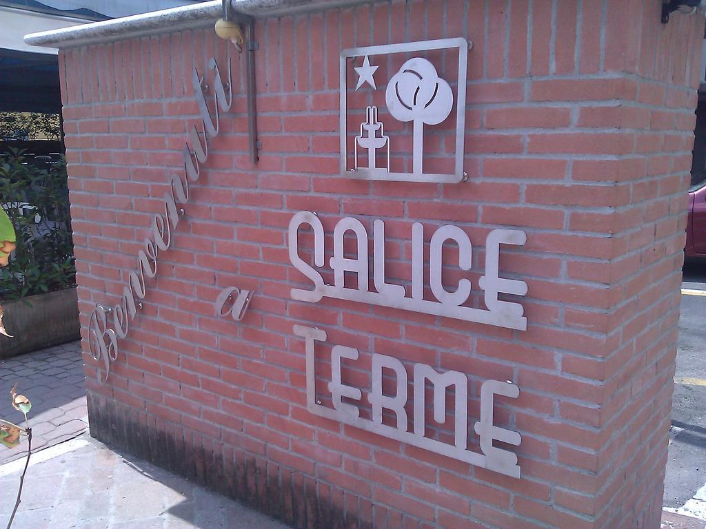 Bilocale Salice Terme Apartment Екстериор снимка
